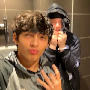 Meet your Posher, Max